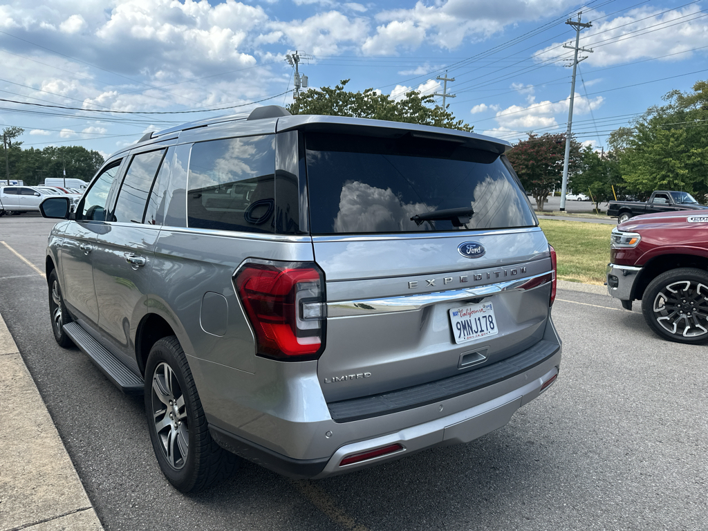 Vehicle photo 6