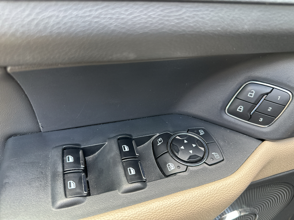 Vehicle photo 22