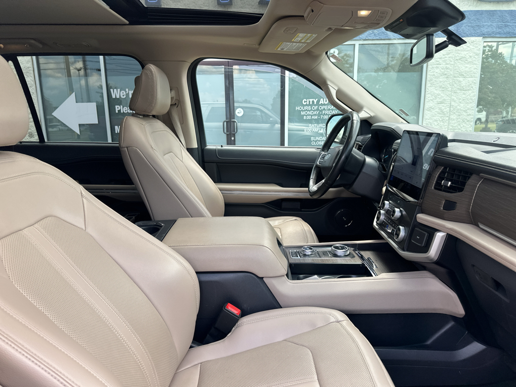 Vehicle photo 10
