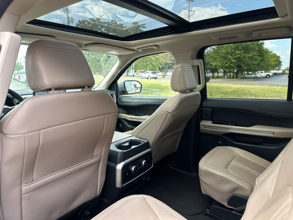Vehicle photo 19