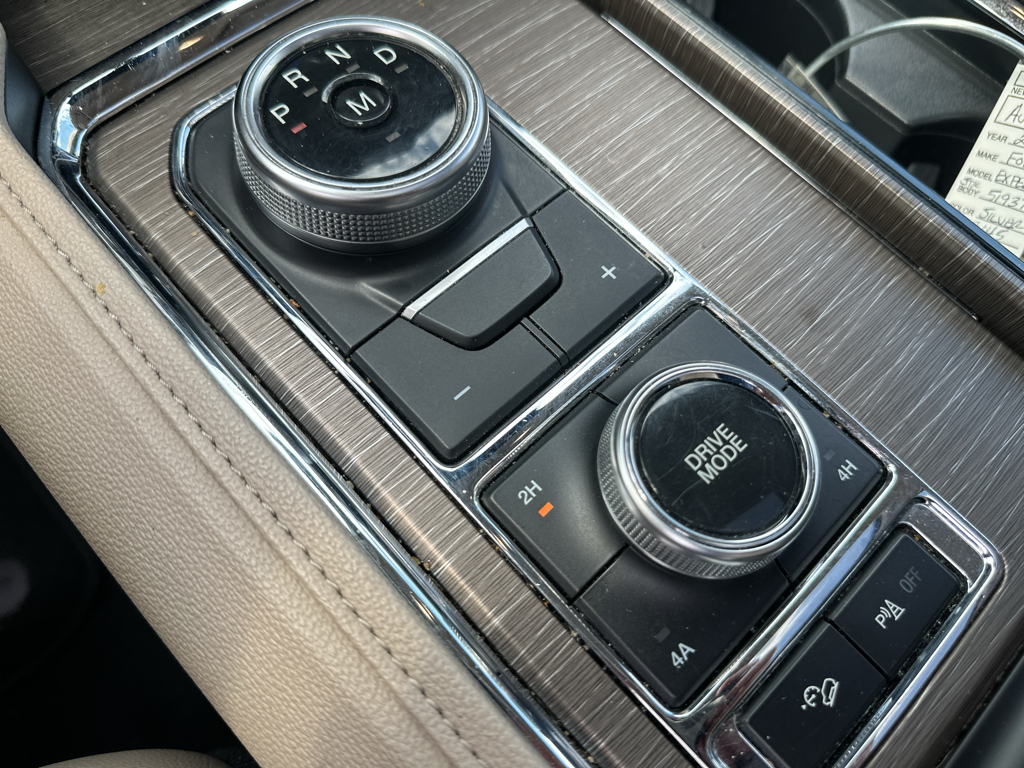 Vehicle photo 32