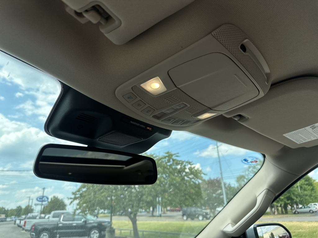 Vehicle photo 31