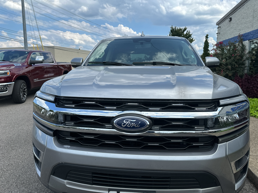 Vehicle photo 9