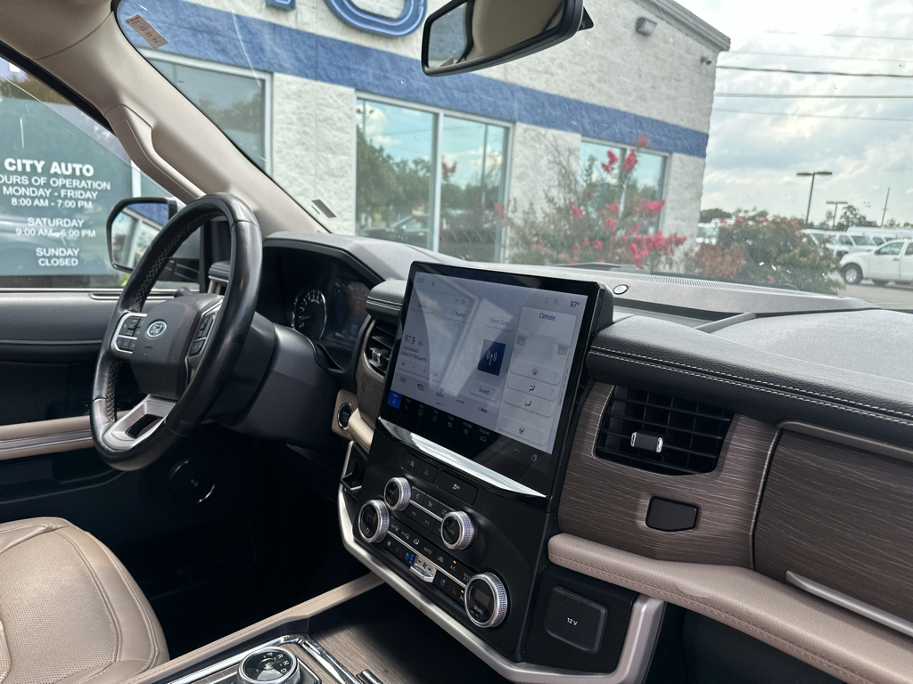 Vehicle photo 11
