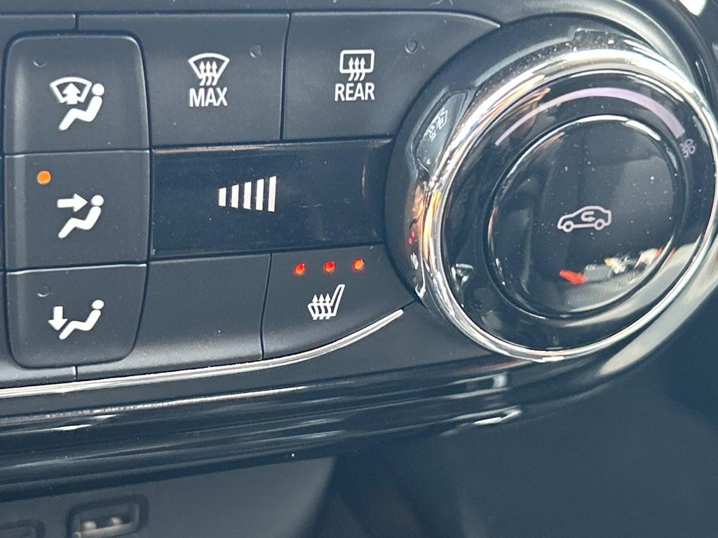 Vehicle photo 31