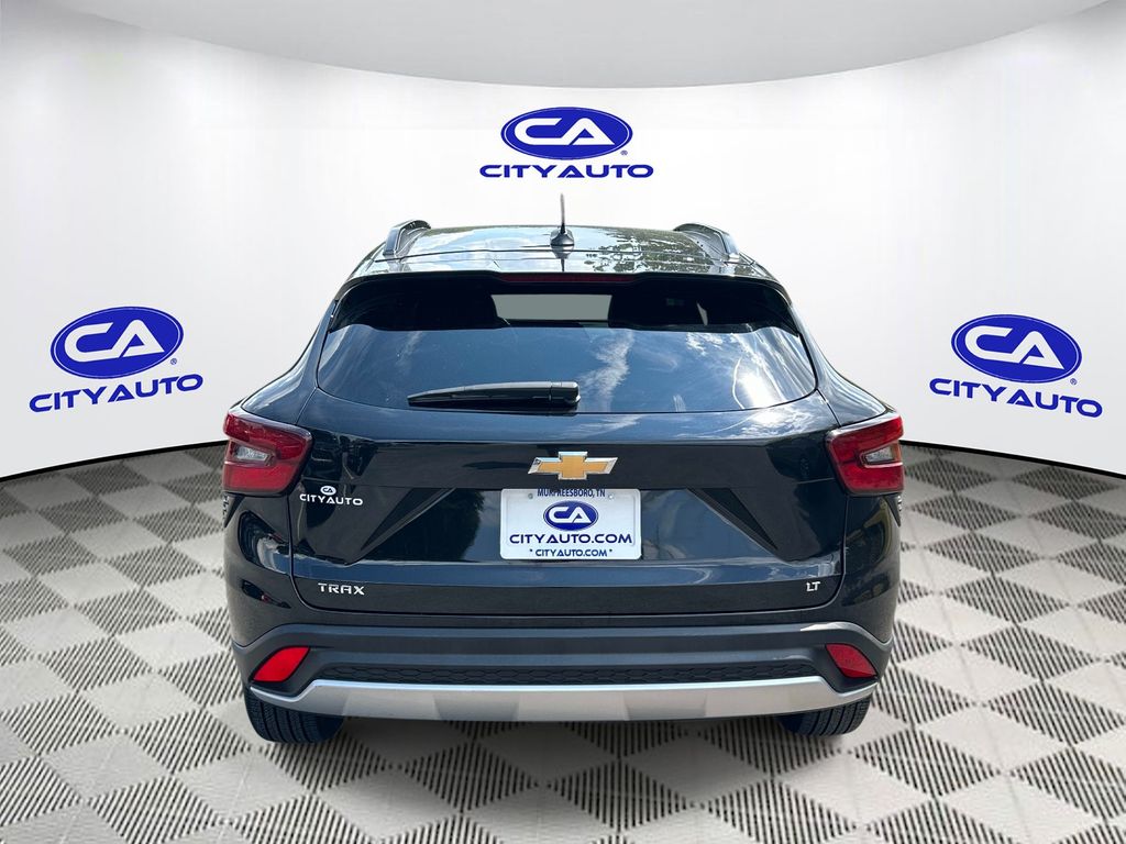 Vehicle photo 4