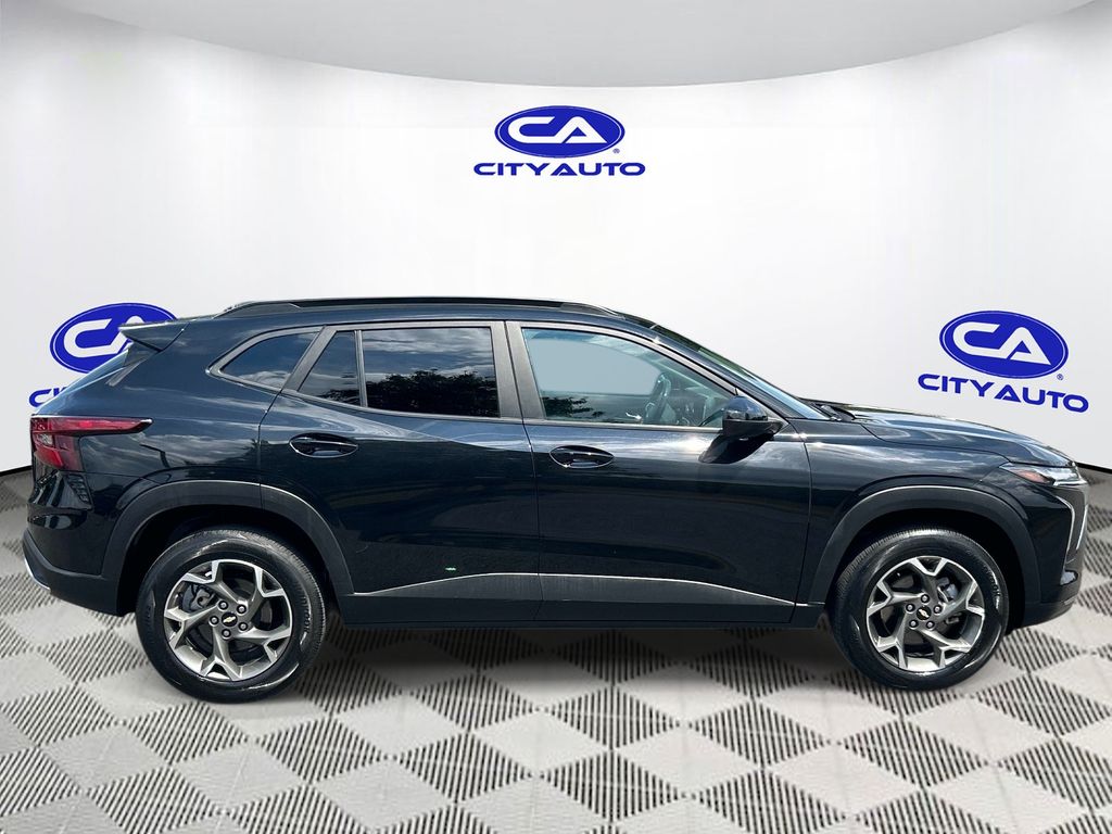 Vehicle photo 2
