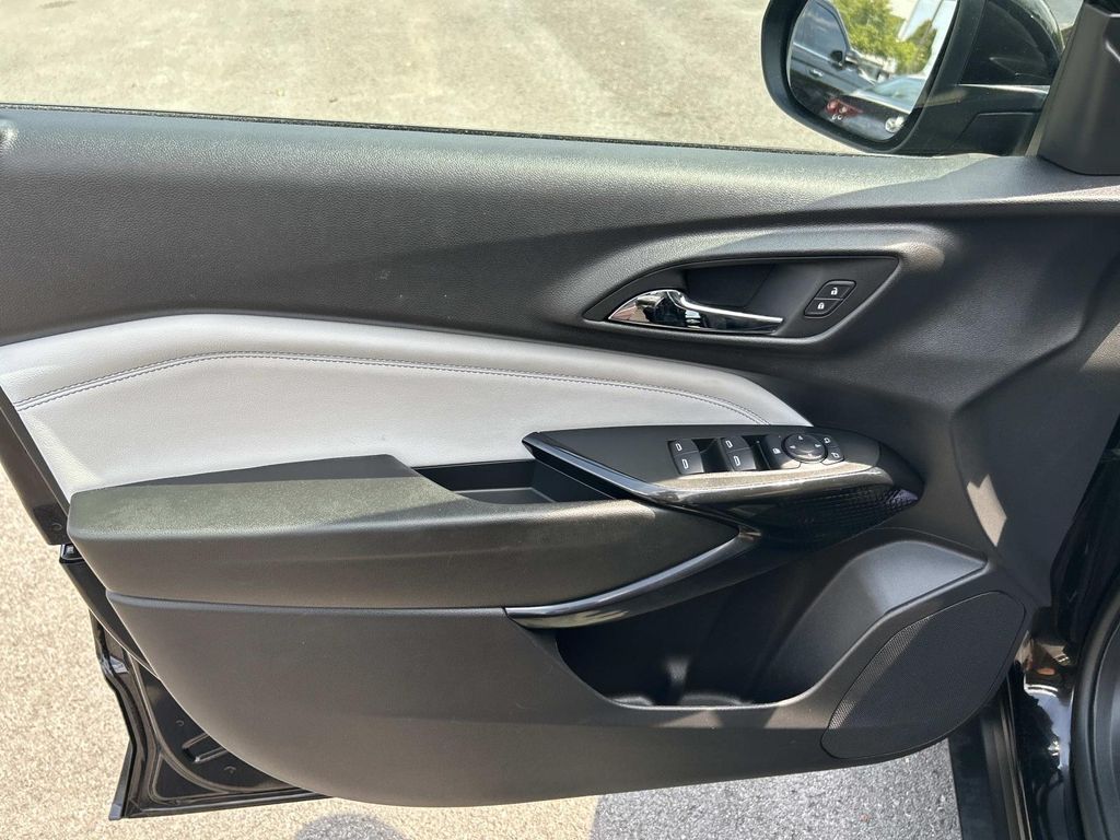 Vehicle photo 26