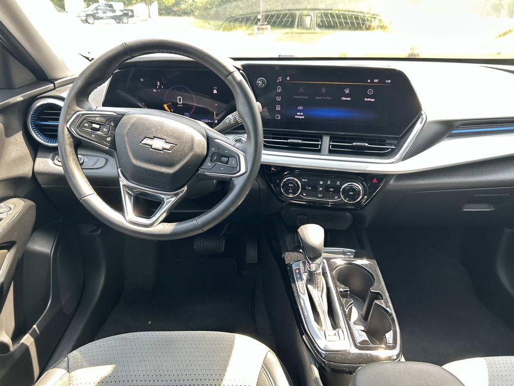 Vehicle photo 19