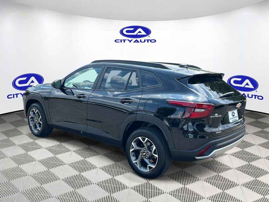 Vehicle photo 5