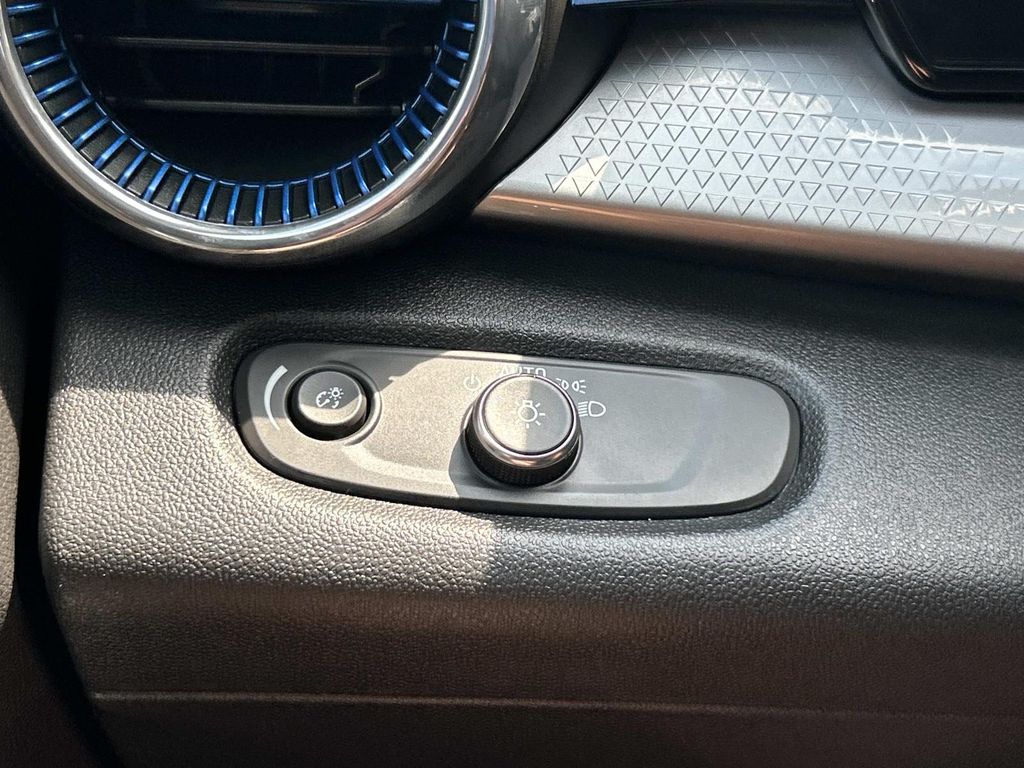 Vehicle photo 35