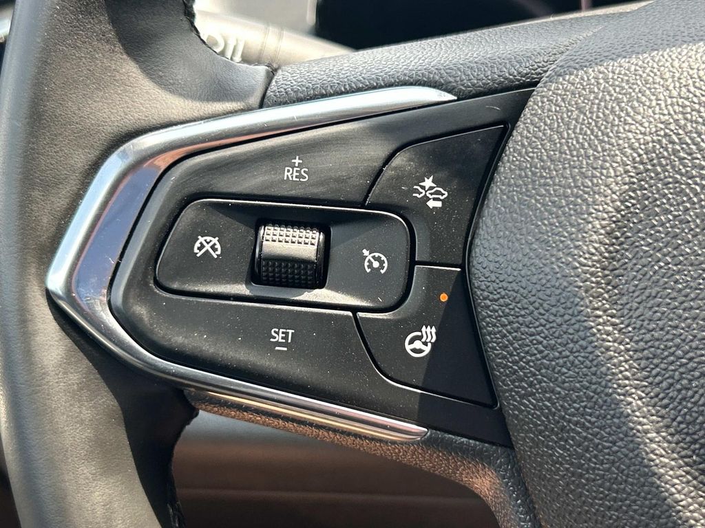 Vehicle photo 34