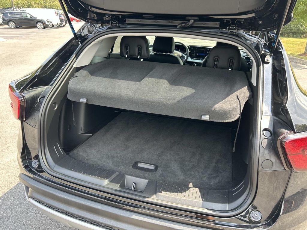 Vehicle photo 14