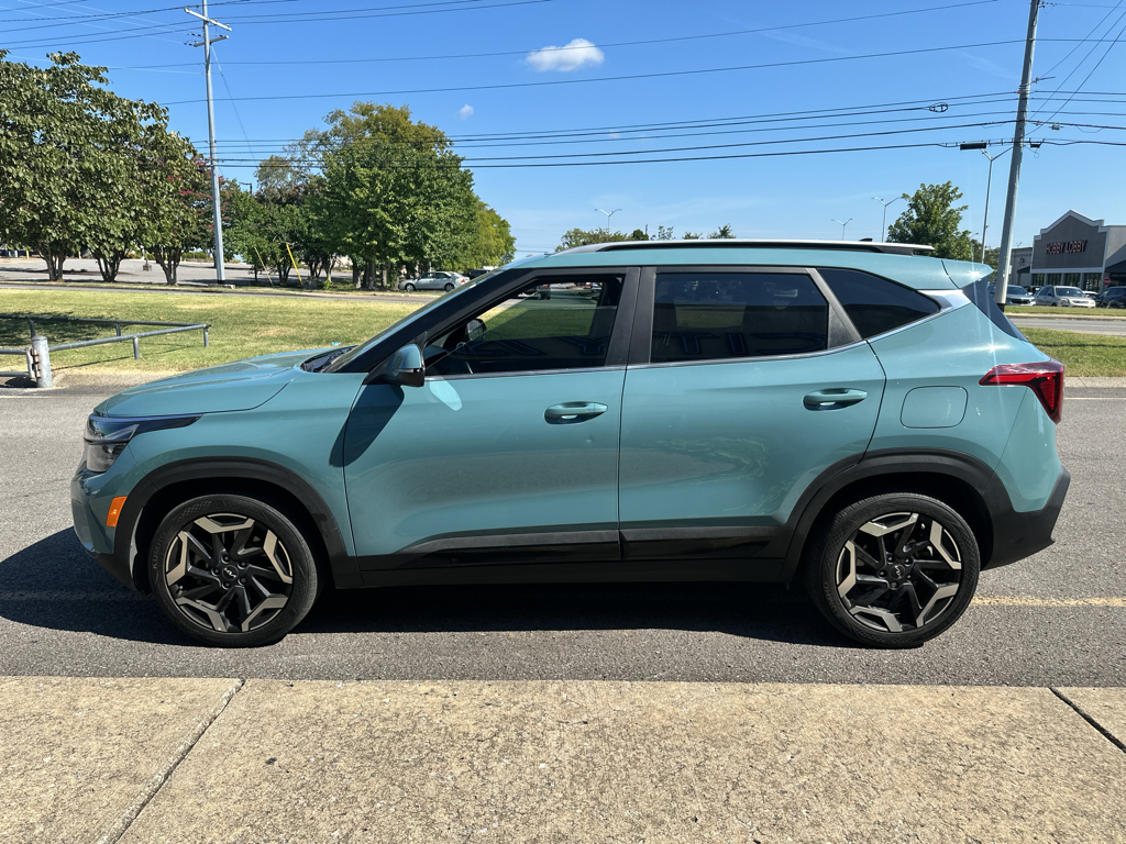 Vehicle photo 7