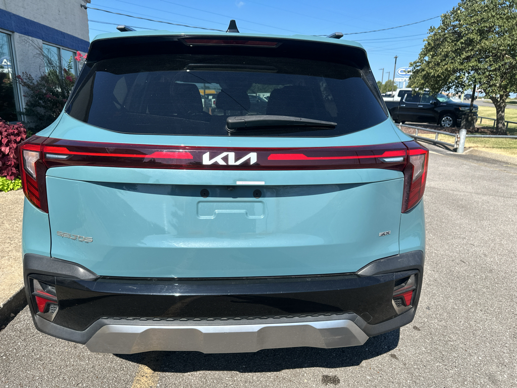 Vehicle photo 5