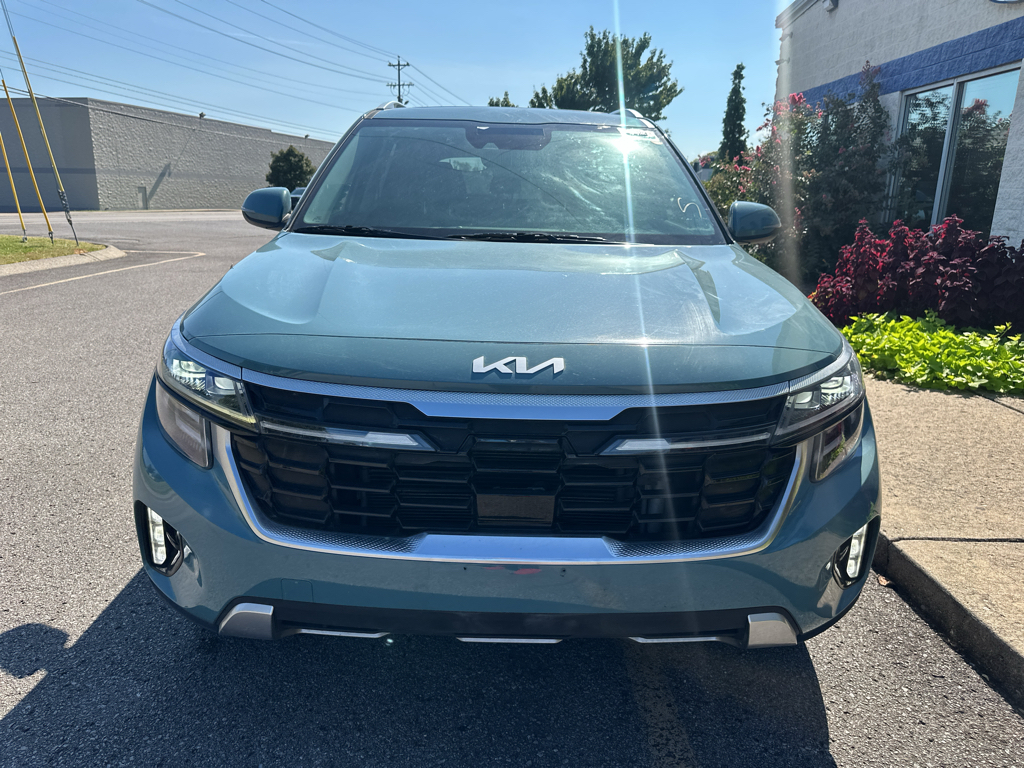 Vehicle photo 9