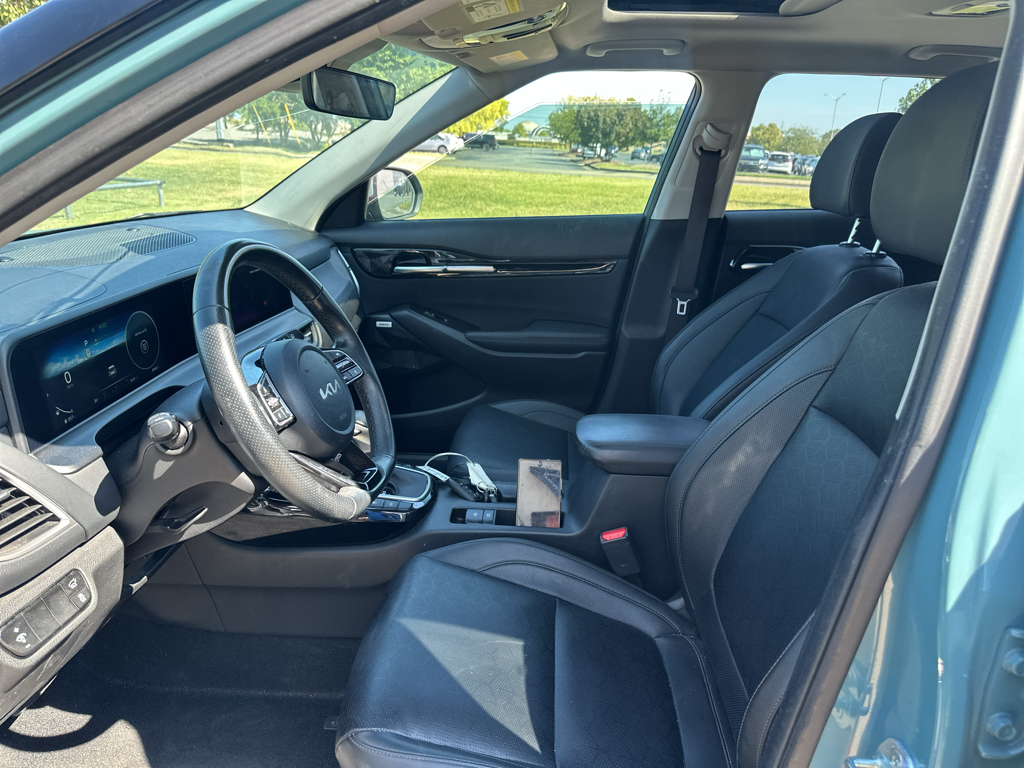 Vehicle photo 18