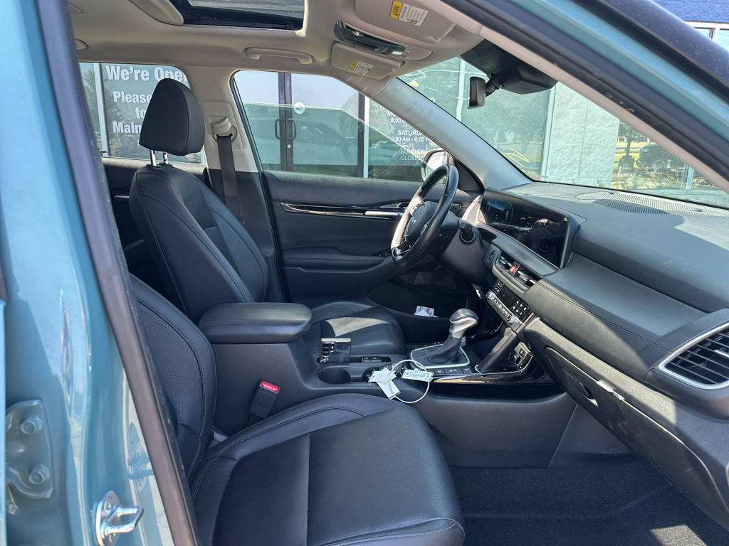 Vehicle photo 10