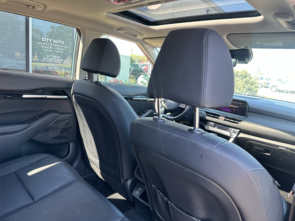 Vehicle photo 14