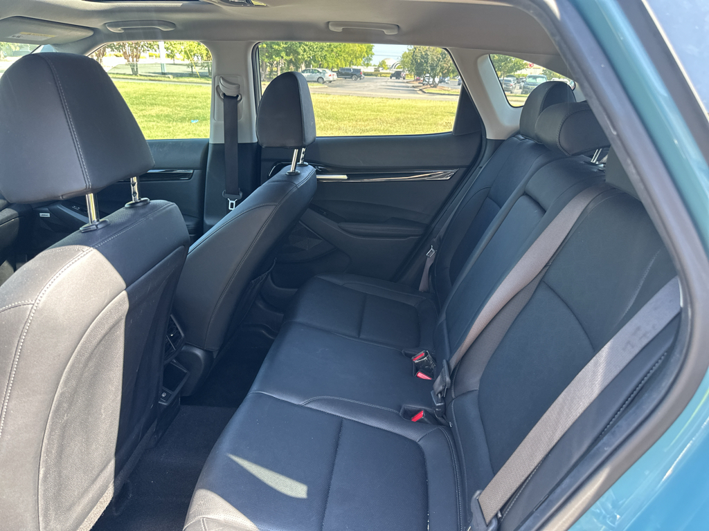 Vehicle photo 16