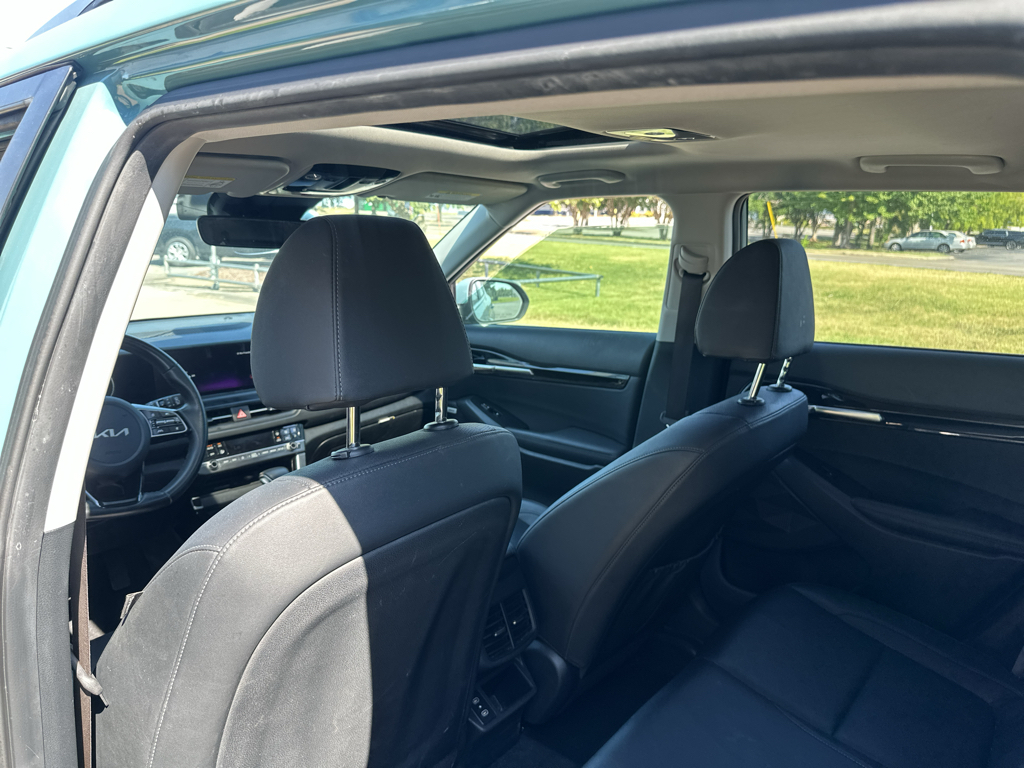 Vehicle photo 17