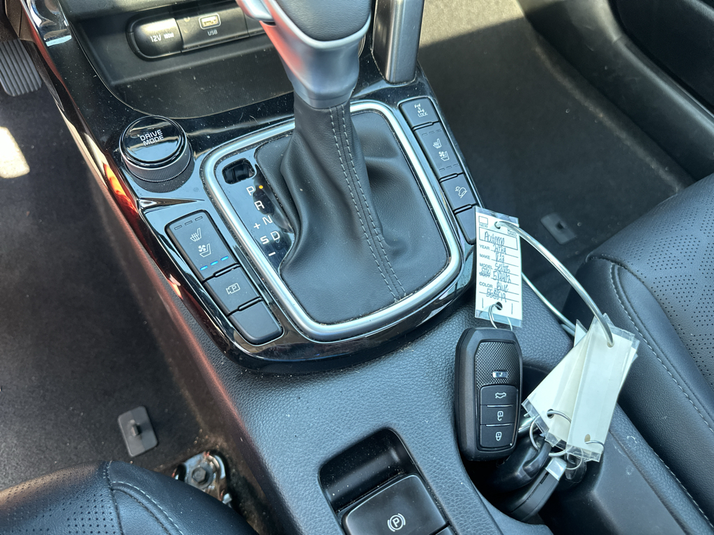 Vehicle photo 30