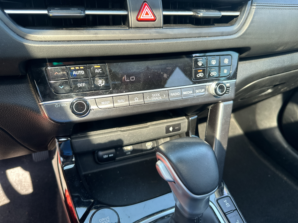 Vehicle photo 29
