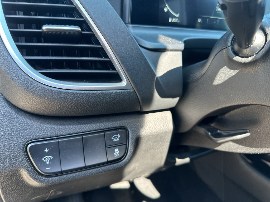 Vehicle photo 22