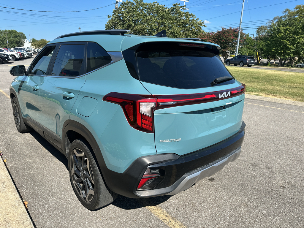 Vehicle photo 6
