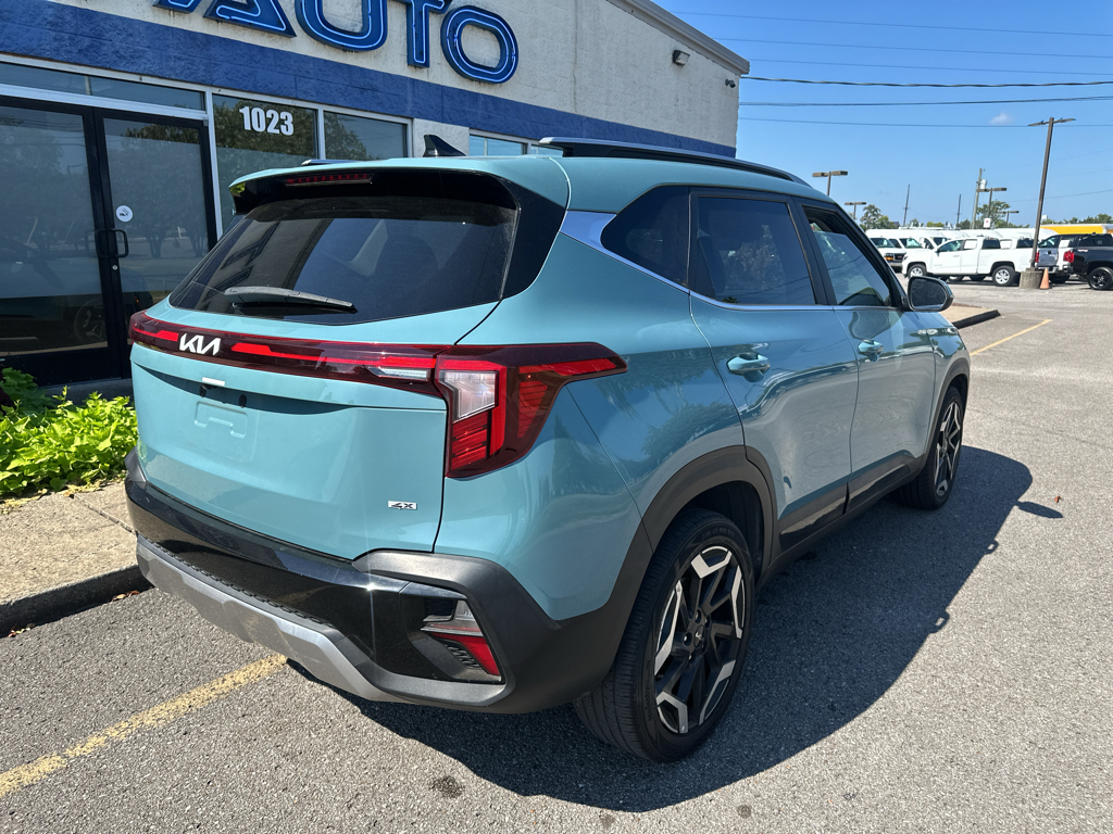 Vehicle photo 4