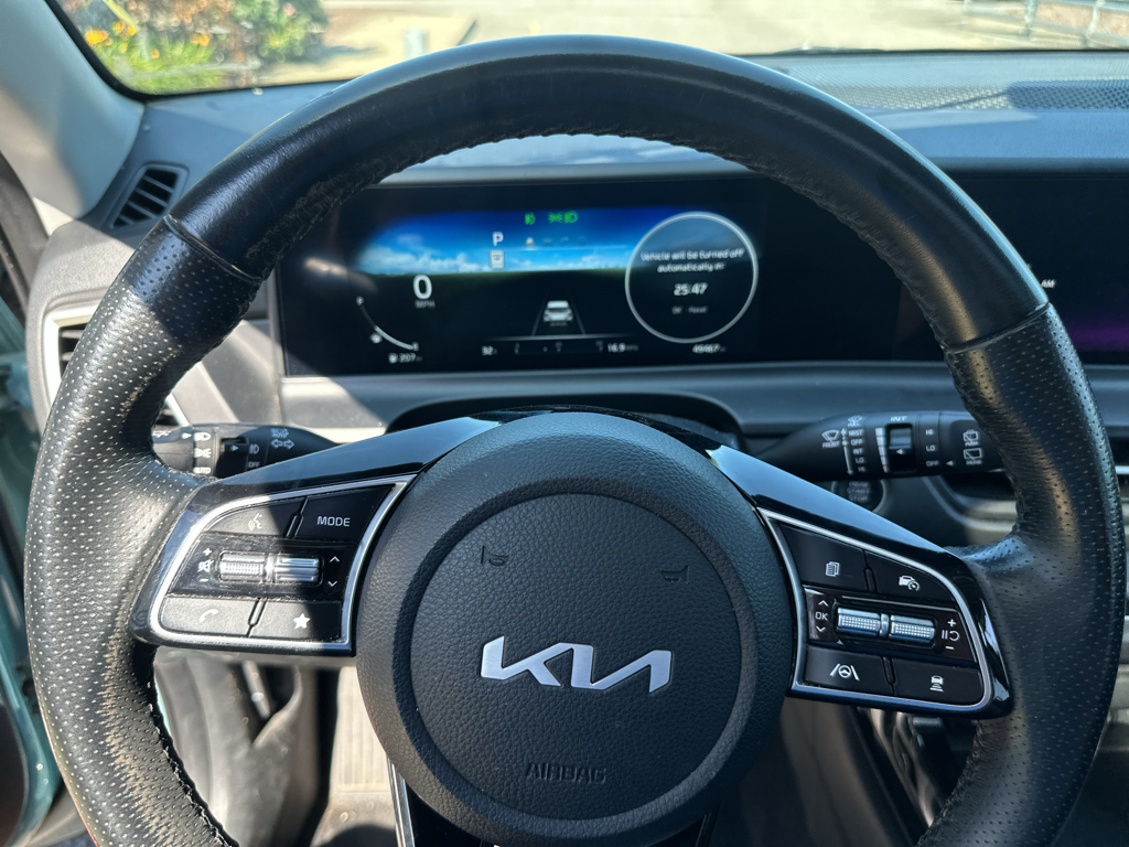 Vehicle photo 23