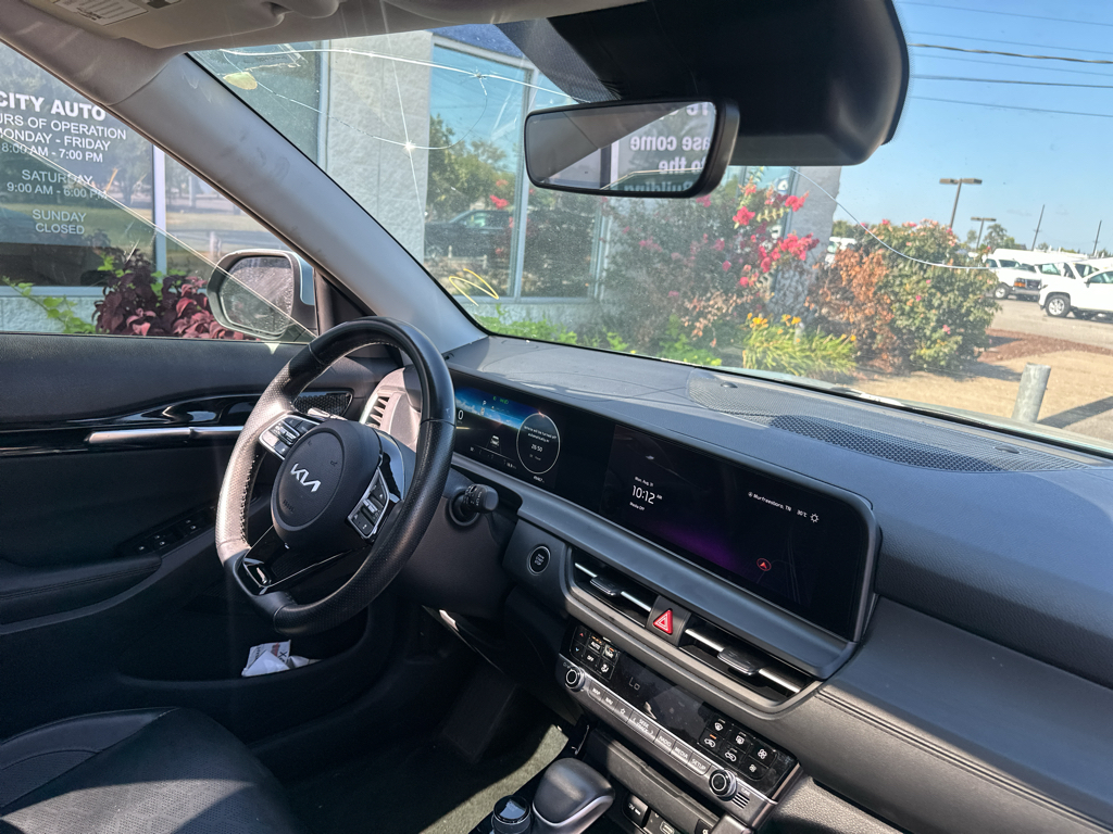 Vehicle photo 11