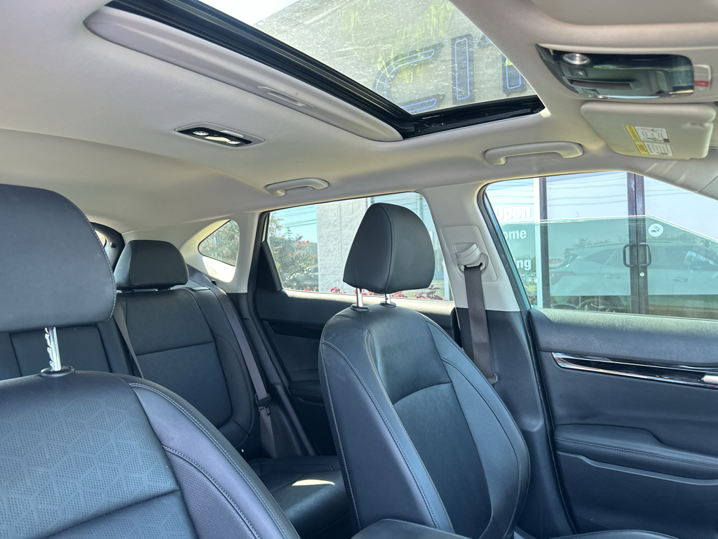 Vehicle photo 12