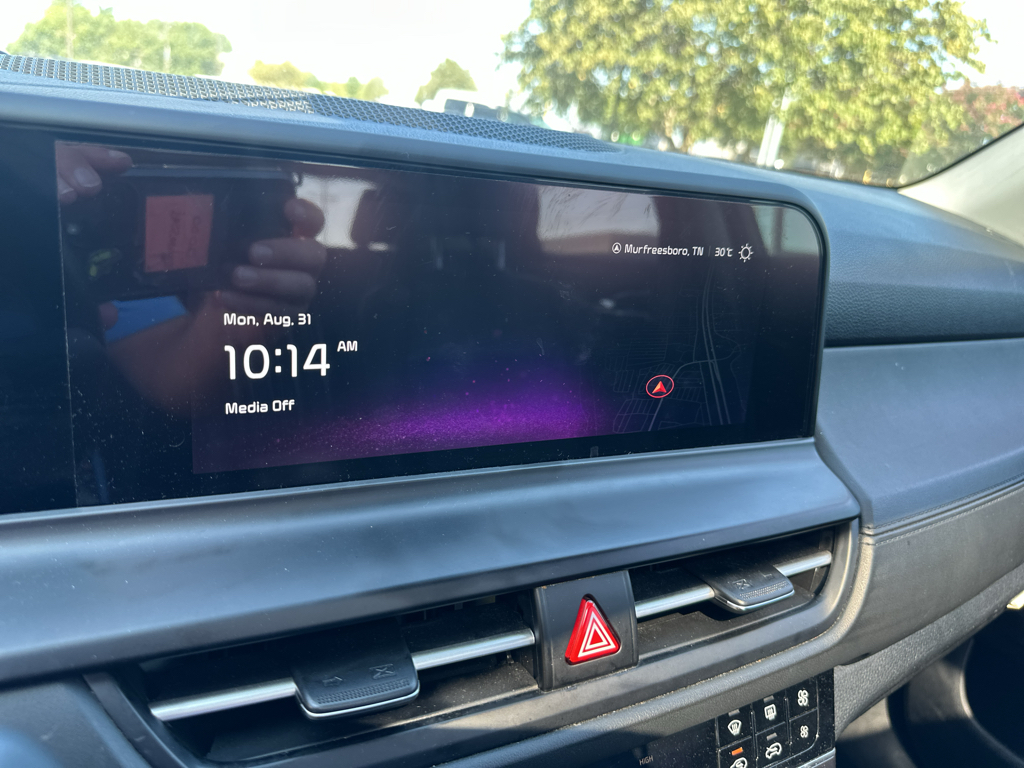 Vehicle photo 28