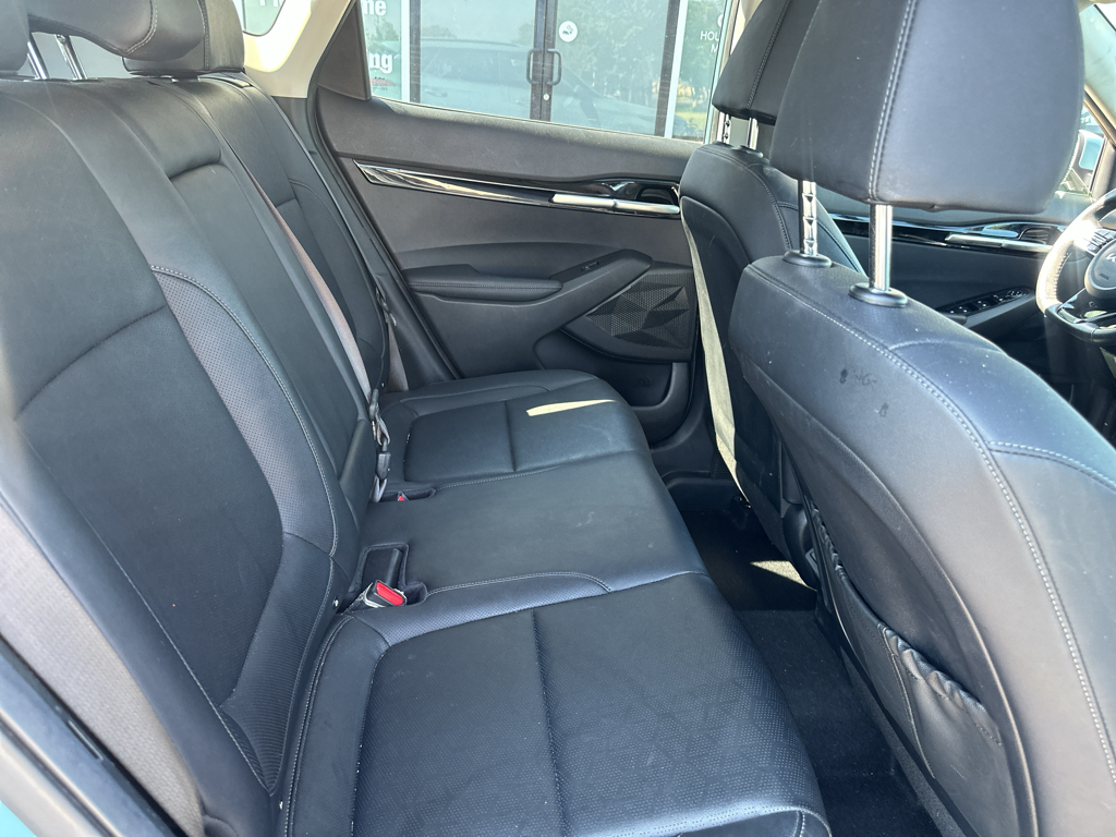 Vehicle photo 13