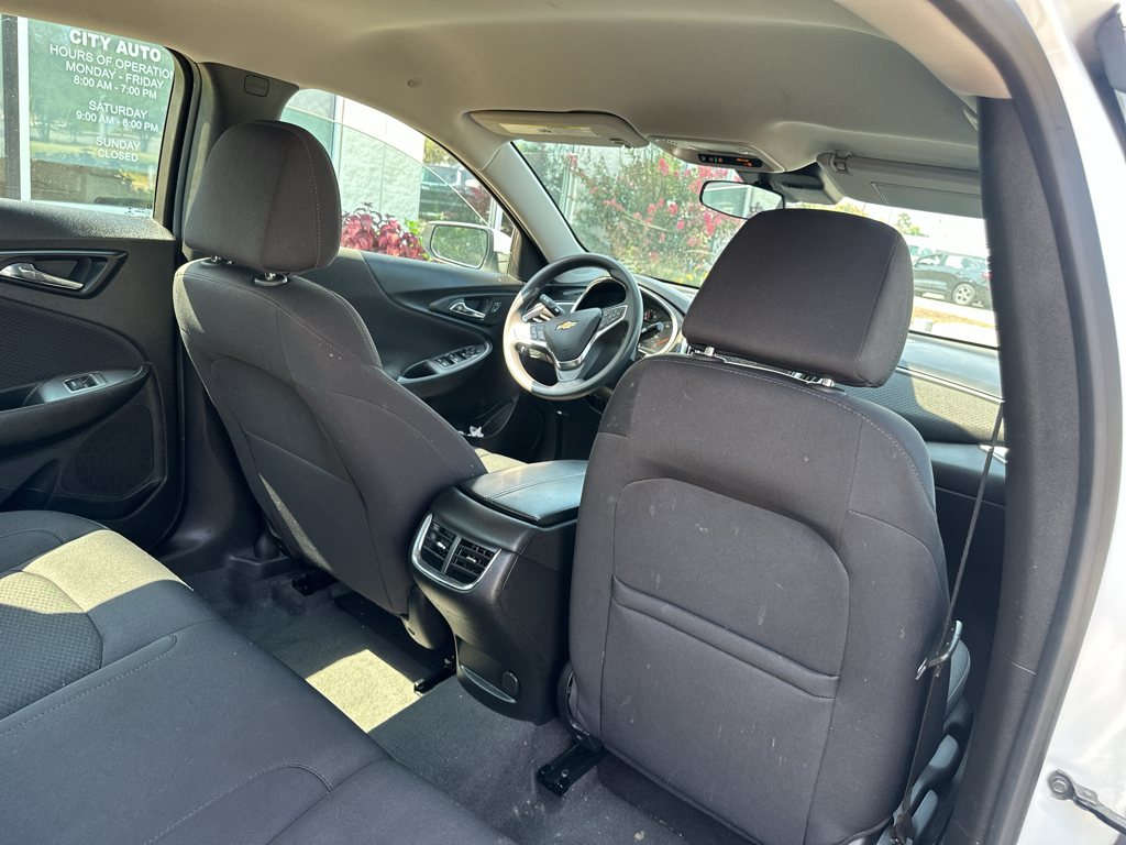 Vehicle photo 14