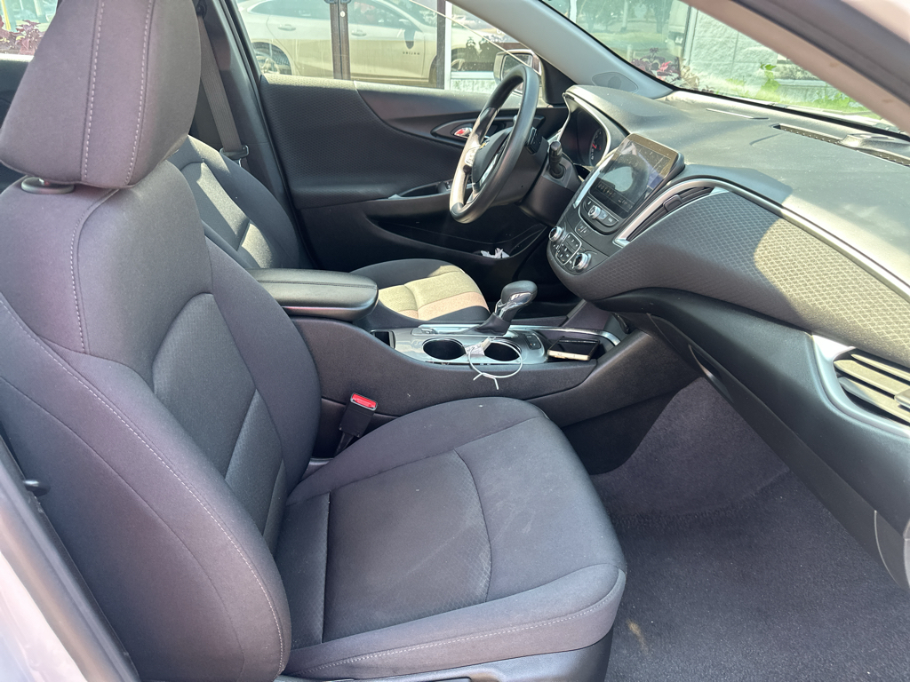Vehicle photo 10