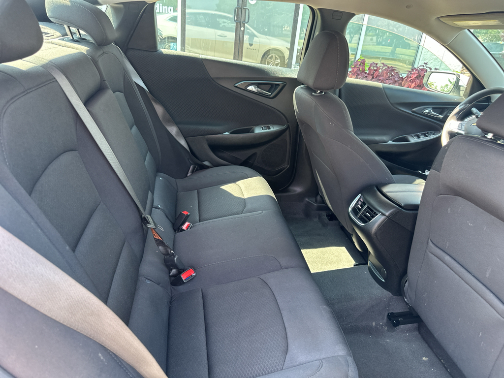 Vehicle photo 13
