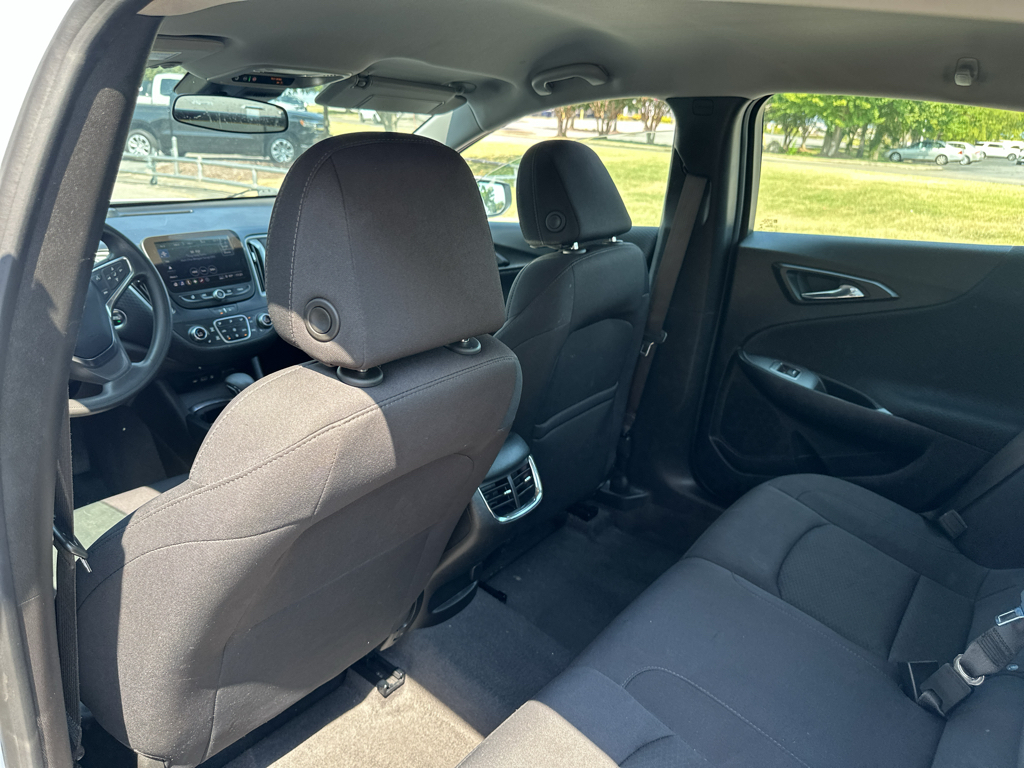 Vehicle photo 17