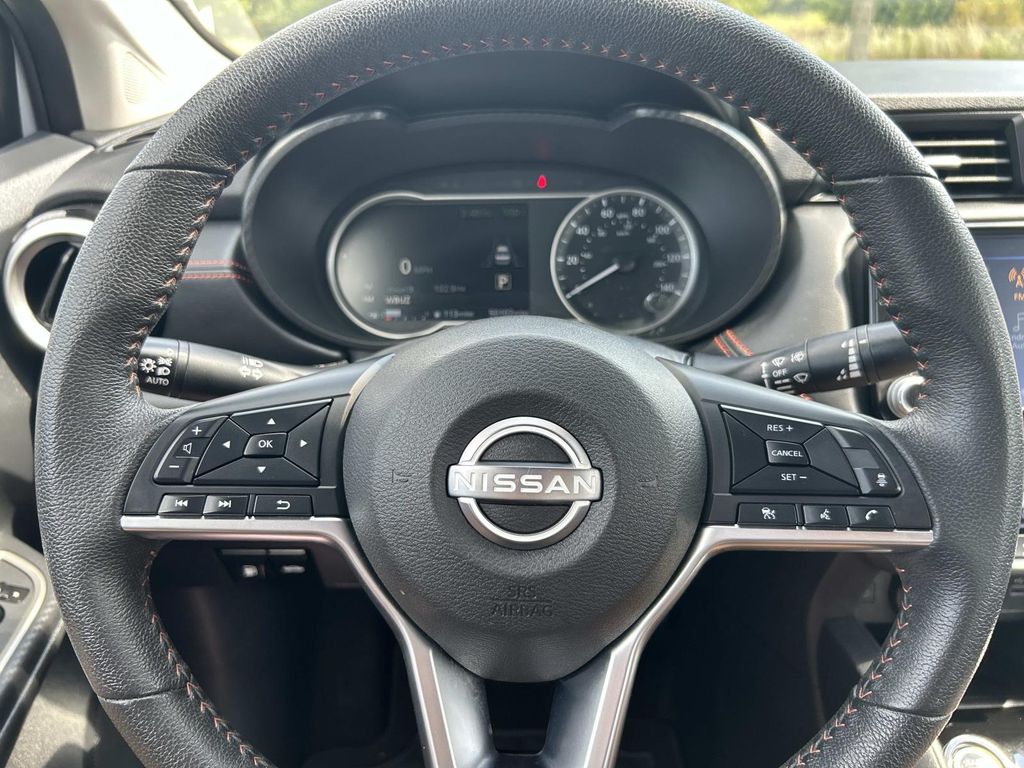Vehicle photo 35