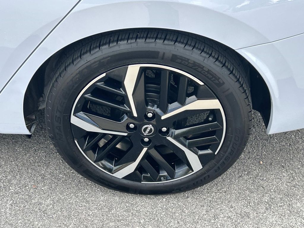Vehicle photo 14