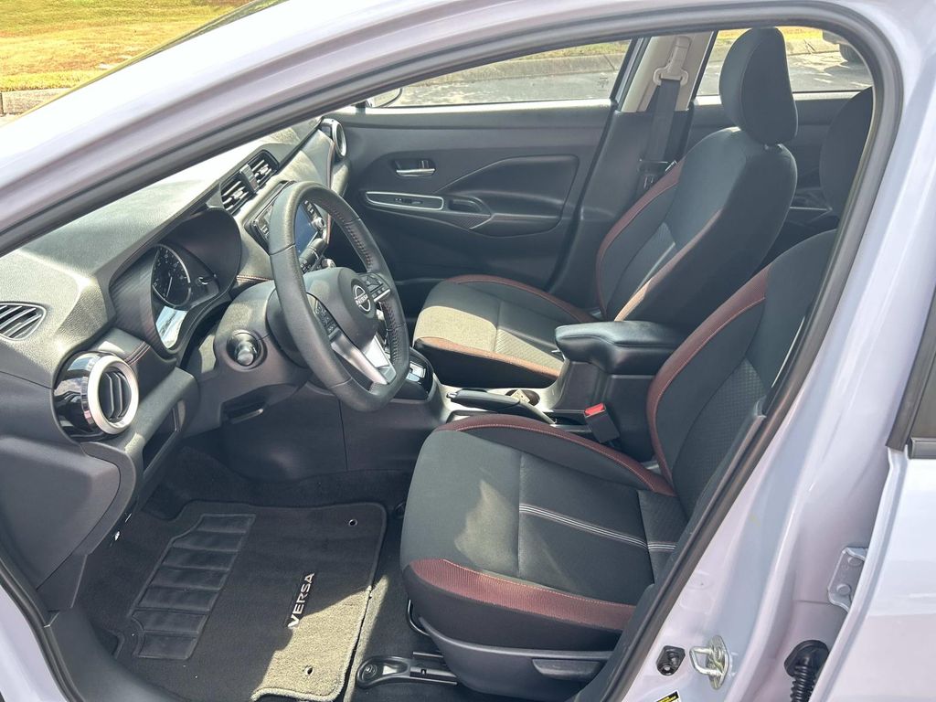 Vehicle photo 25