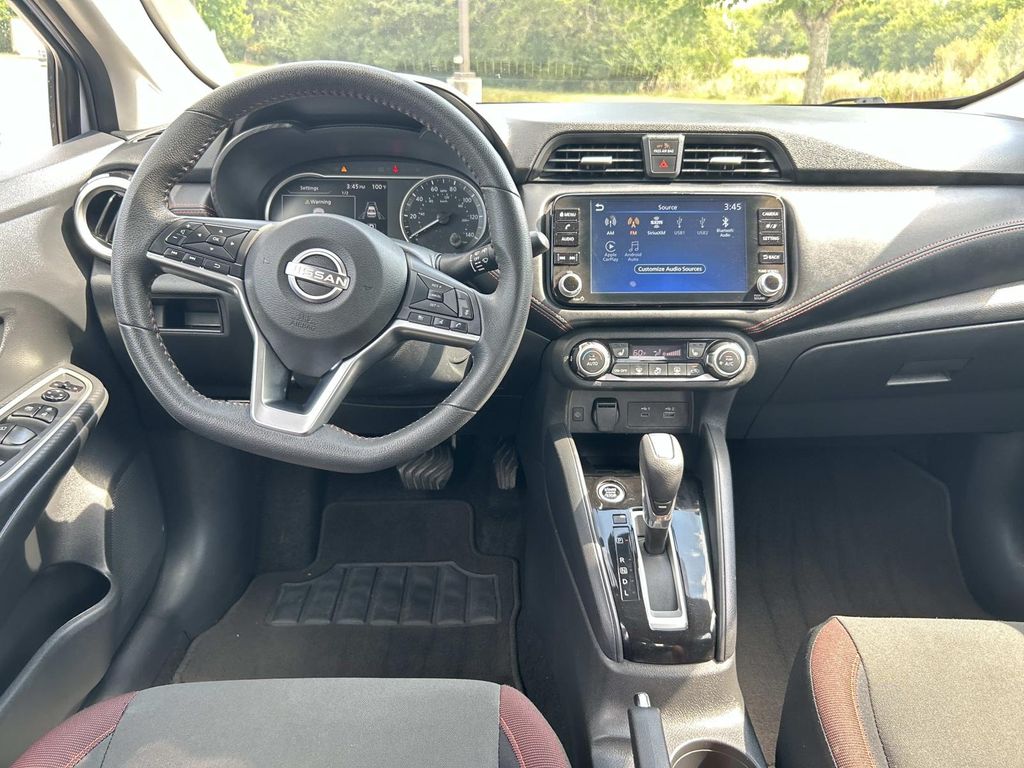 Vehicle photo 19