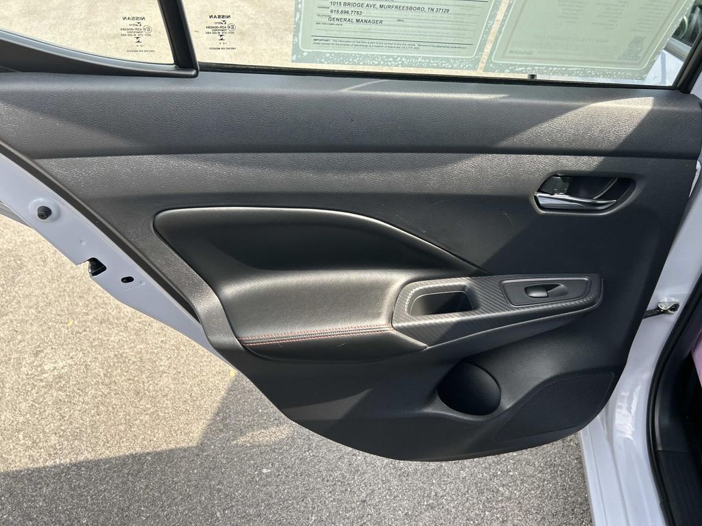 Vehicle photo 23