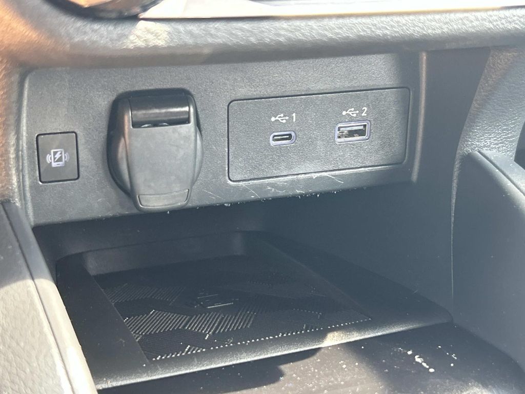 Vehicle photo 32