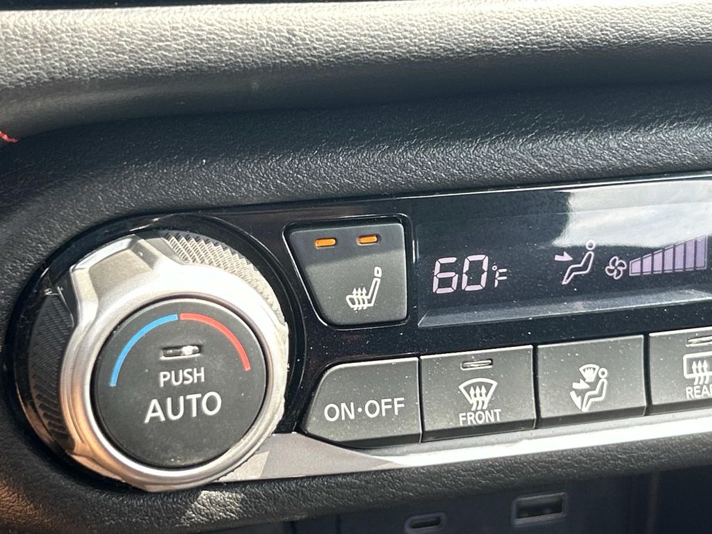 Vehicle photo 30