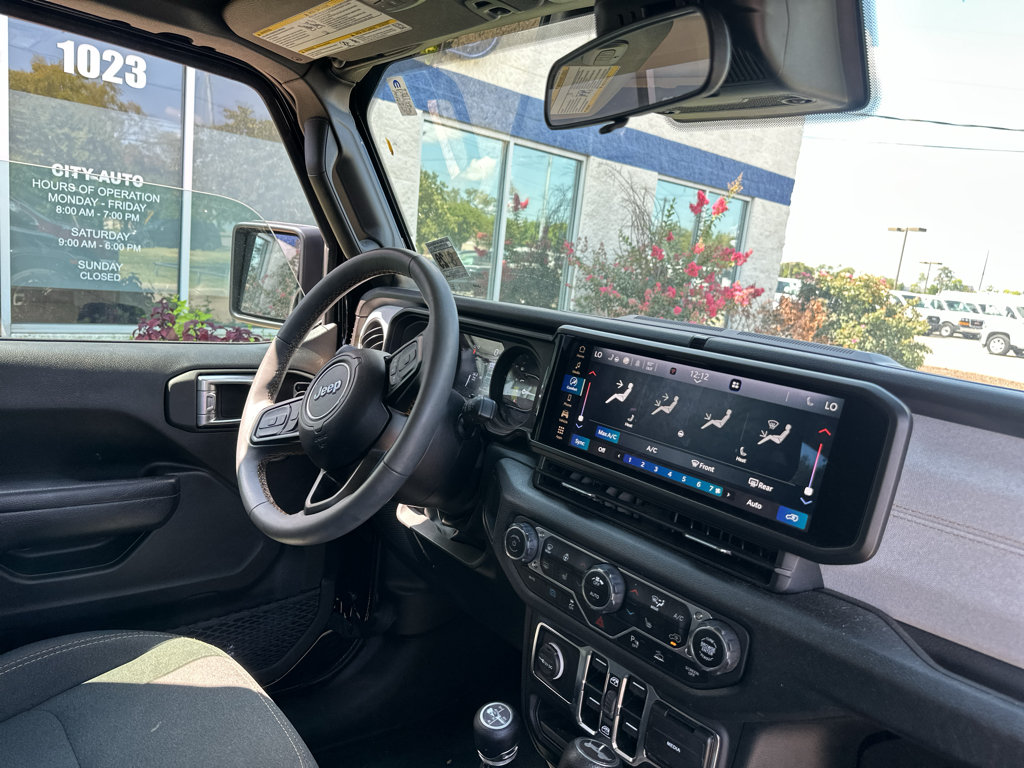 Vehicle photo 11