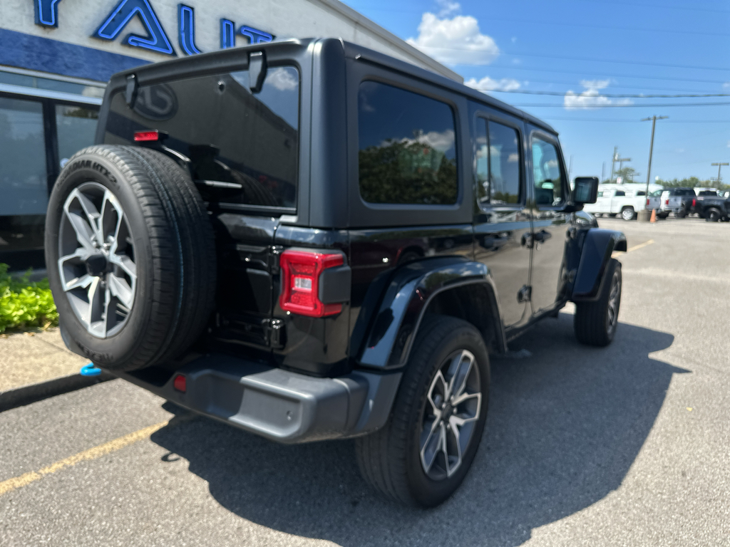 Vehicle photo 4