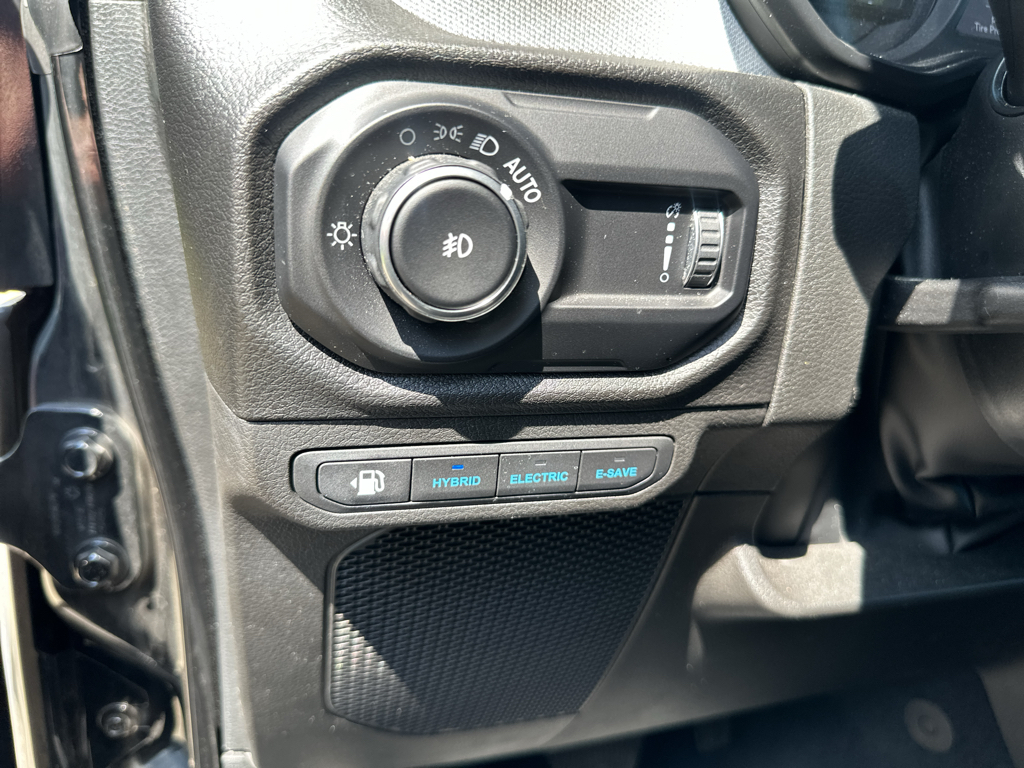 Vehicle photo 18