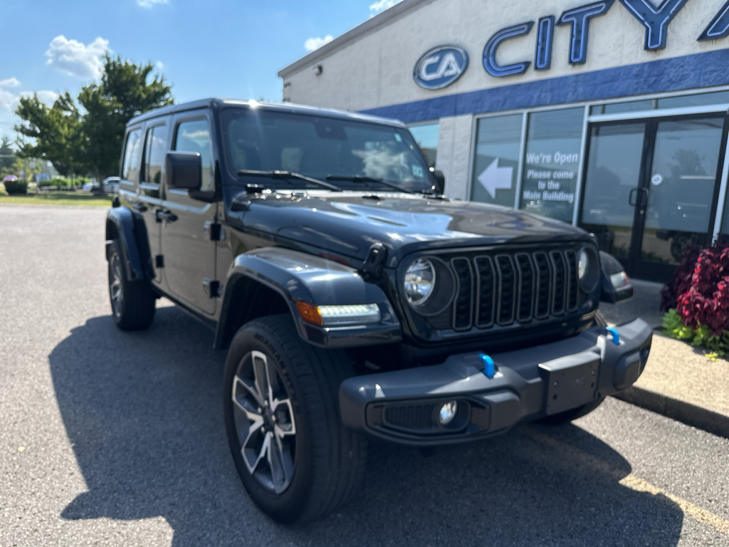 Vehicle photo 2